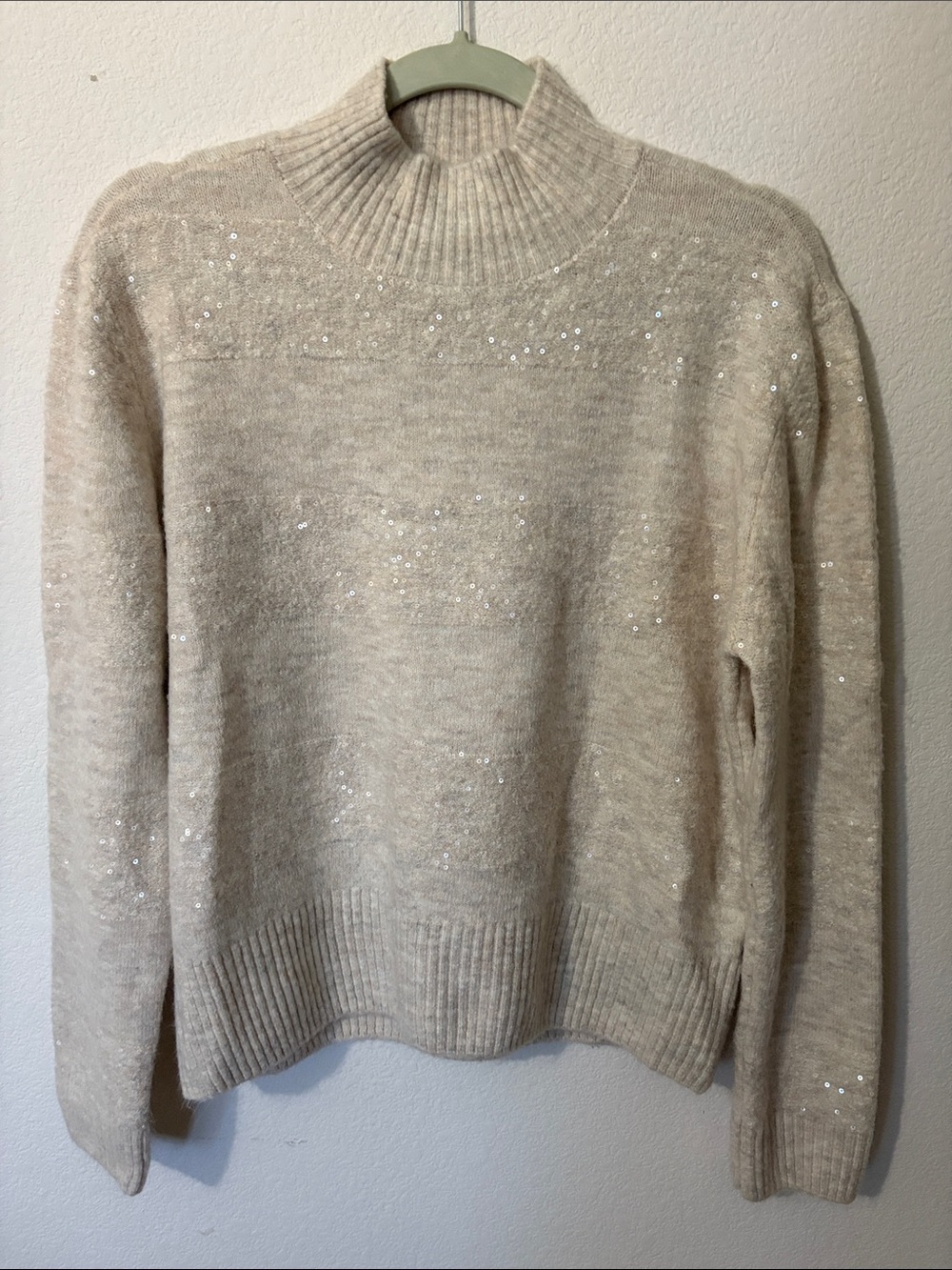 Cece Medium sweater with sequins 75% Acrylic 24% polyester 3% spandex